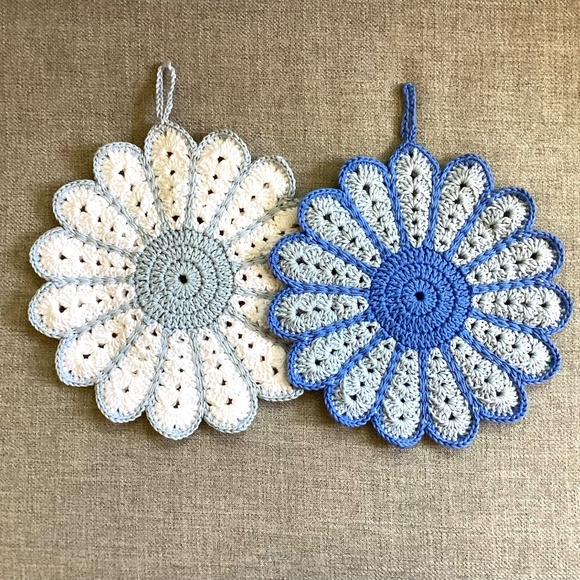 Crochet Floral Potholders Set Of 2 Cotton Blue White Daisy NWT Handcrafted In US - Picture 5 of 7